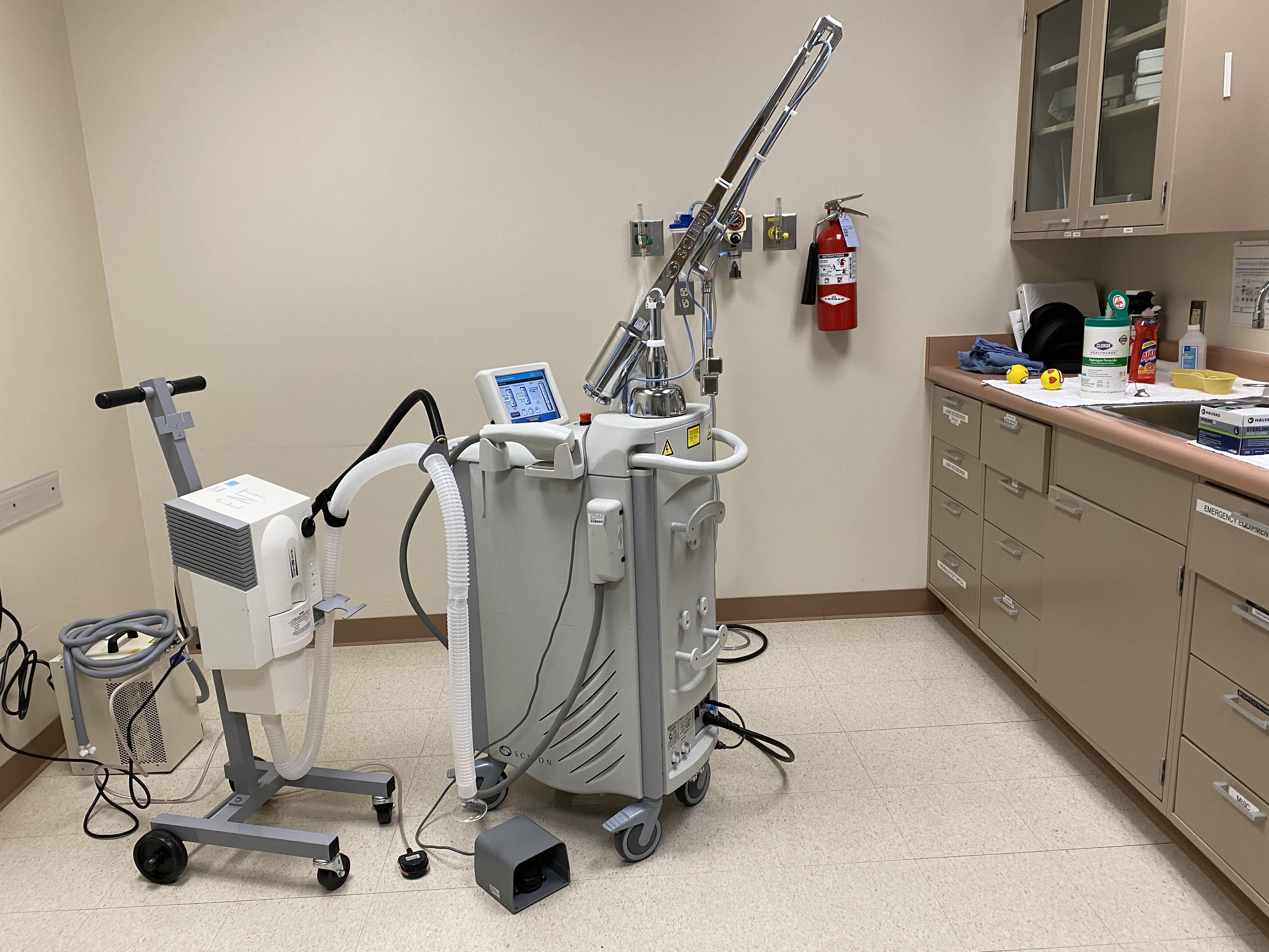 Er:YAG laser device with tube and mirror delivery system
