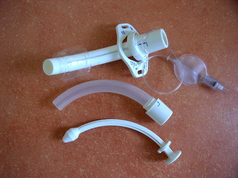 Tracheostomy/An outer cannula (top item) with inflatable cuff (top right), an inner cannula (center item) and an obturator (bottom item)

